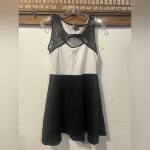 Vibe Sportswear Womens Dress White Black Sleeveless Classic Pullover Med (1507)